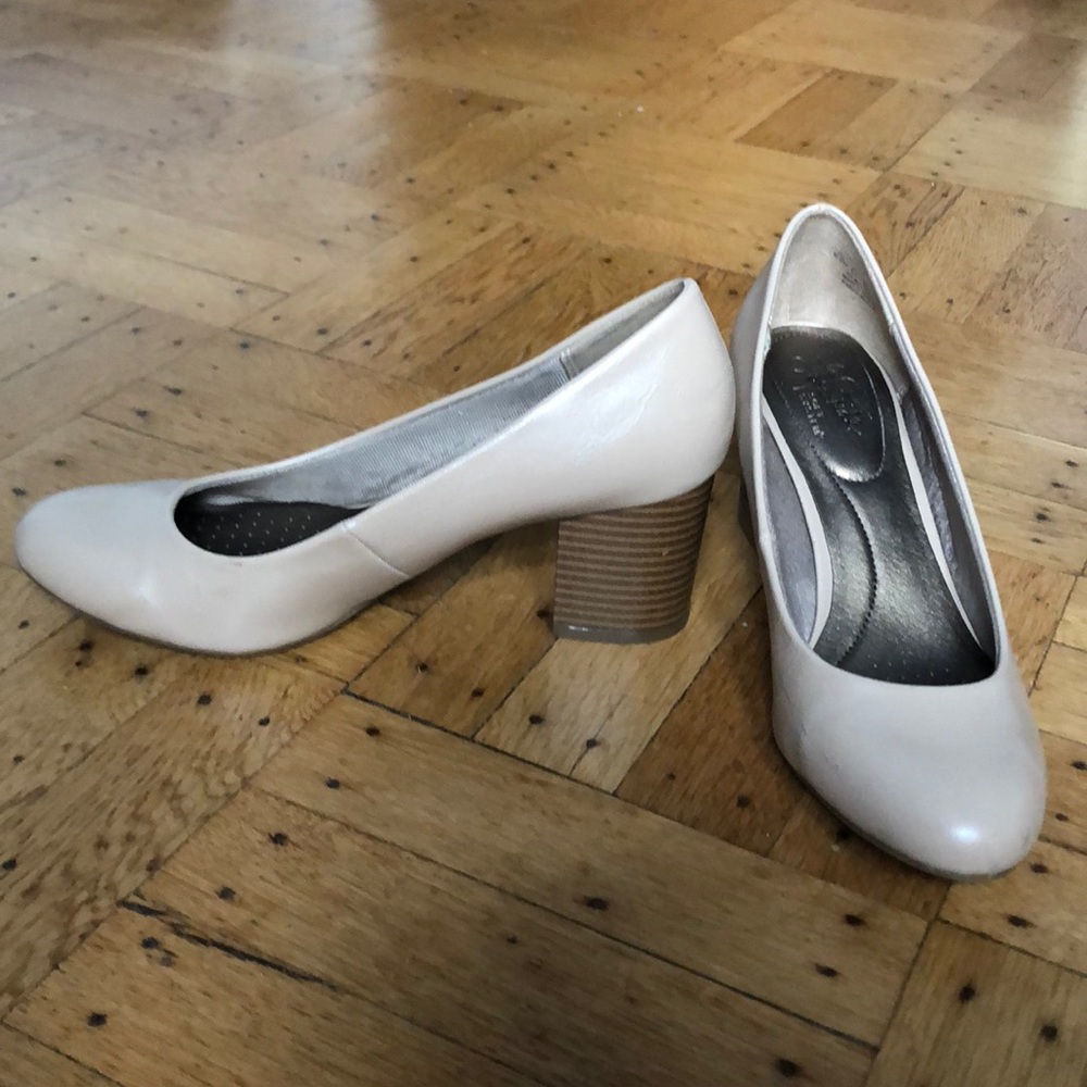 Nude Comfort Heels size 8